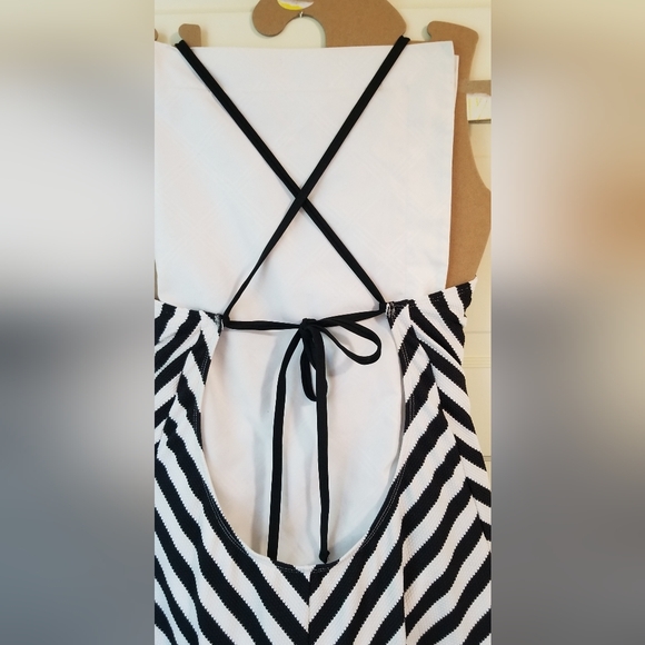 Rachel Roy NWT Back & White Striped Bathing Suit Size XL - Picture 3 of 7